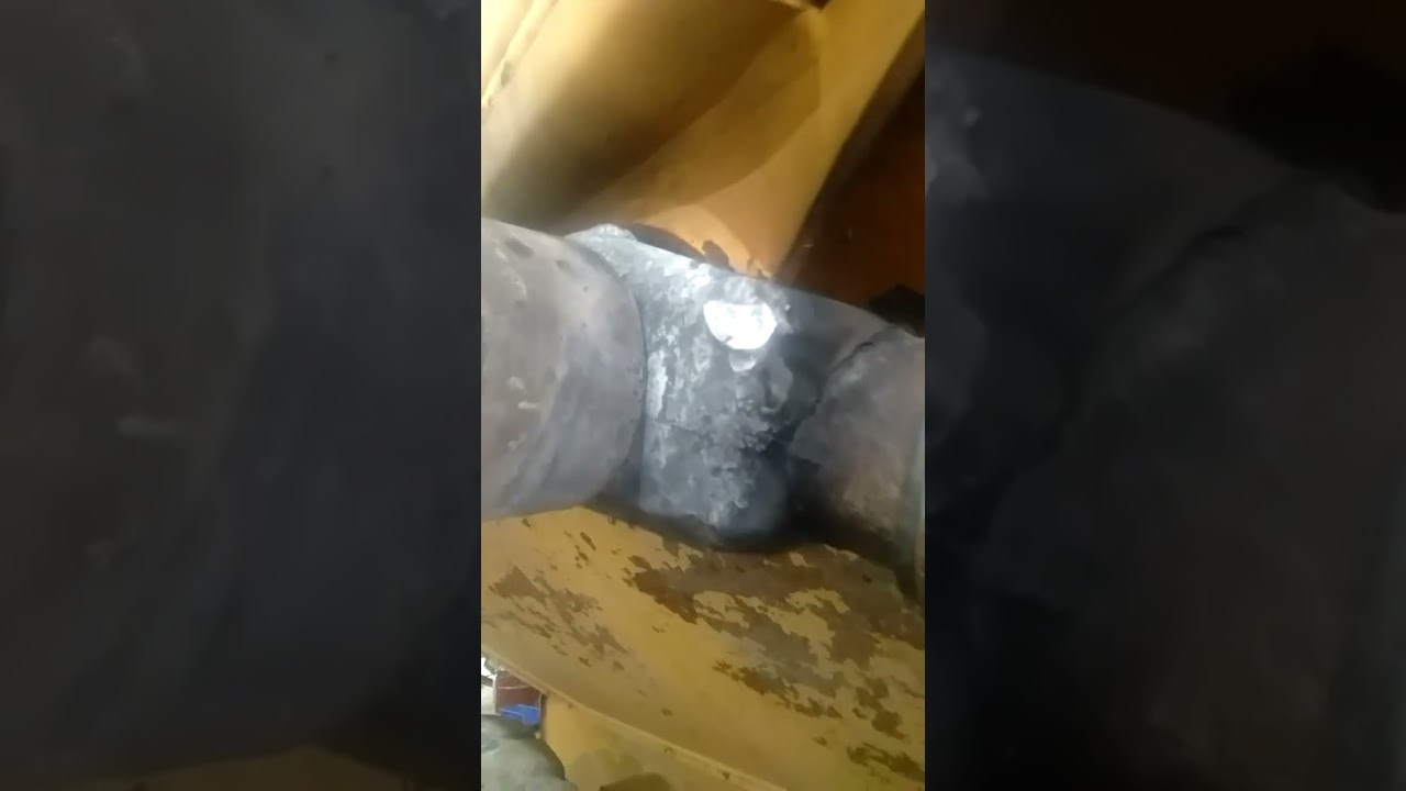 Articulated dumper boom cylinder pin removal vid.#1 