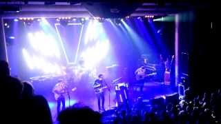 Something Good Can Work + Handshake - Two Door Cinema Club (Live 2013) Full HD