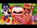 アンパンマン 歯医者さん ガブガブお菓子を食べたら虫歯になっちゃった！ミニミニチョコレート、グミ、コロコロビスケッチョ、ペロペロチョコ、ラムネにバイキンマンが虫歯菌注入！おもちゃ anpanman