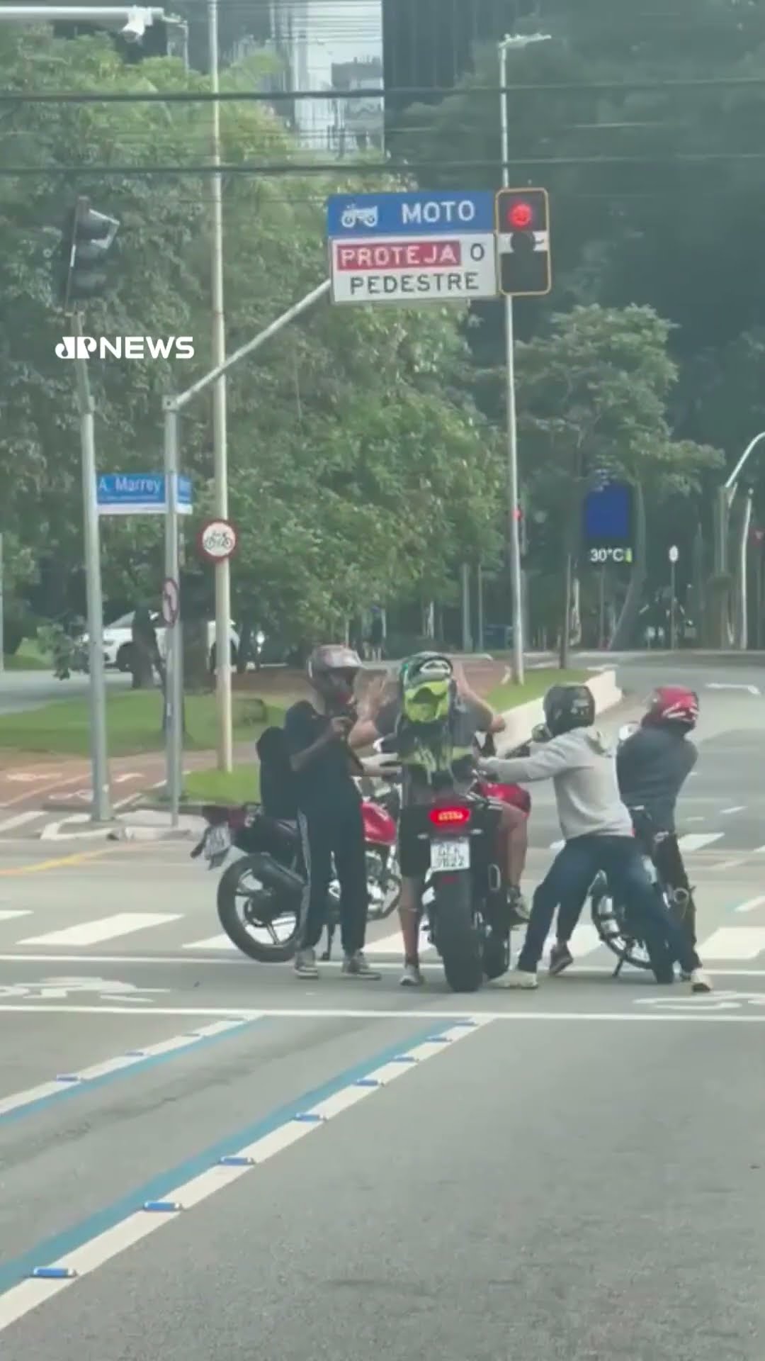 Polícia prende criminoso que roubou motocicleta em São Paulo #shorts