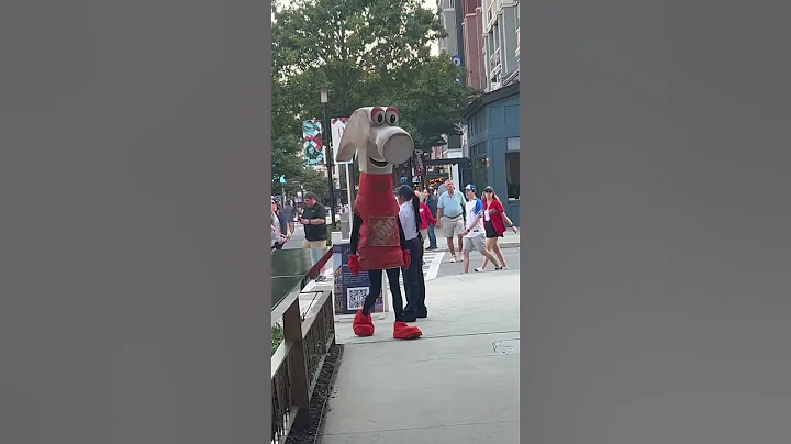 I could watch this video a few times cuz I love hammers. What!