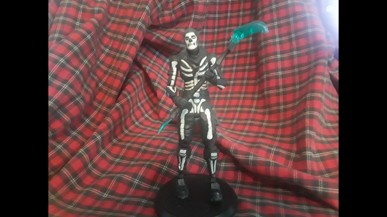 Reviewing & Unboxing - Fortnite Green Glow Skull Trooper McFarlane Toys