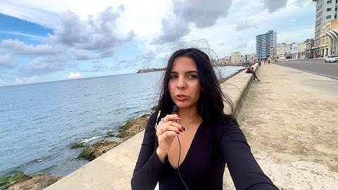 Caminando el Malecón de LA HABANA en CUBA