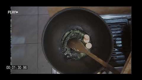 how to make carbonara noodles with sausage // (procedure text)