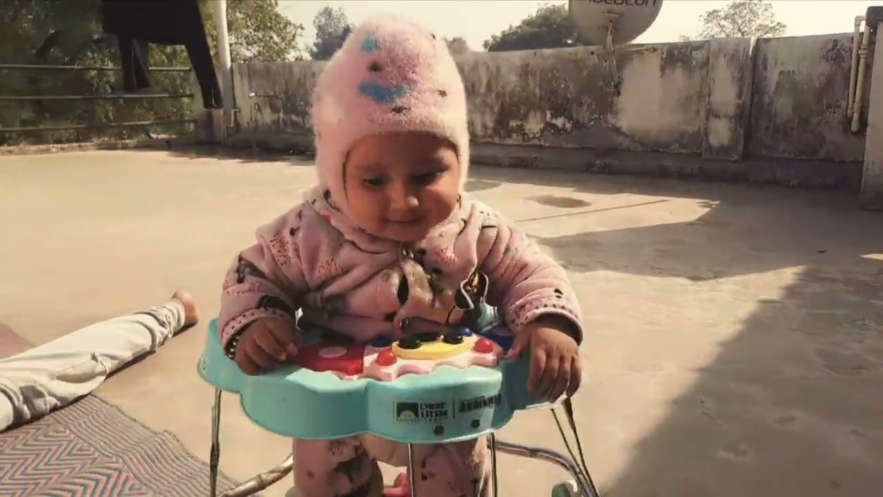 Sararti bachcha on top 😆🤩😍 