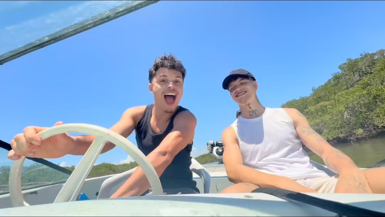 Primeiro uma parada na barraca de frutas… depois rumo à Praia da Pescaria (Rio Mirim) 