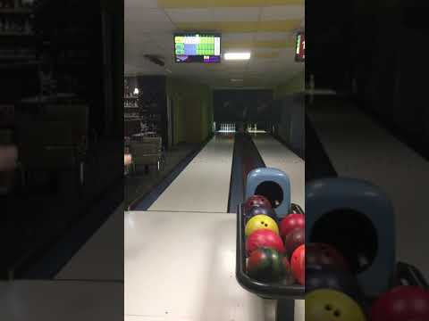 Video: Ako Sa Vezme Bowlingová Guľa
