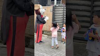 Joget bareng badut lucu