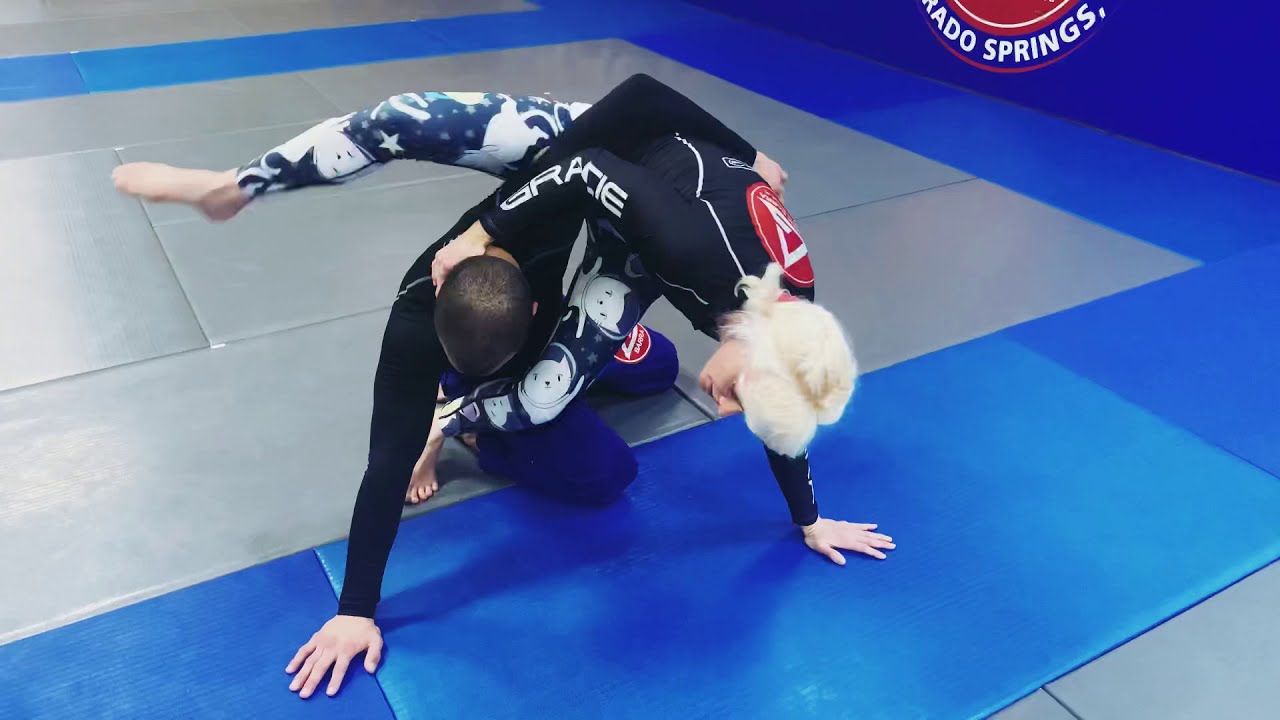 How to Sit Up Sweep to Triangle Trap for NoGi BJJ