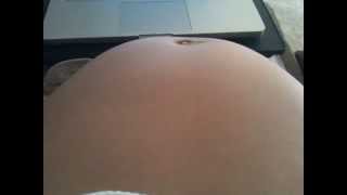 35 Weeks - Preggo Belly - Baby hiccups