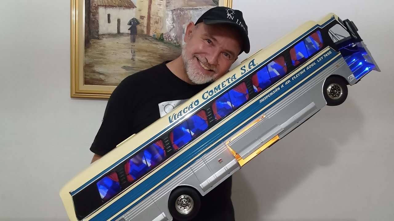 Ônibus de controle remoto COMETA flecha azul