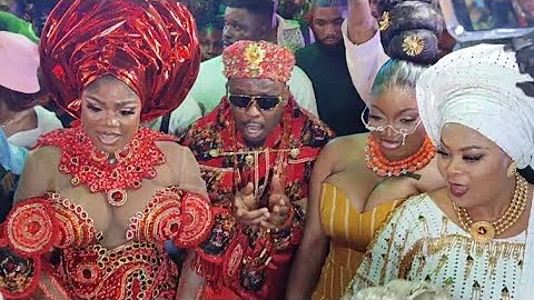 WATCH MOMENT SOLA SOBOWALE, ZUBBY MICHAEL AND ENIOLA AJAO HIMSELF STORM HER MOVIE PREMIERE OWAMBE