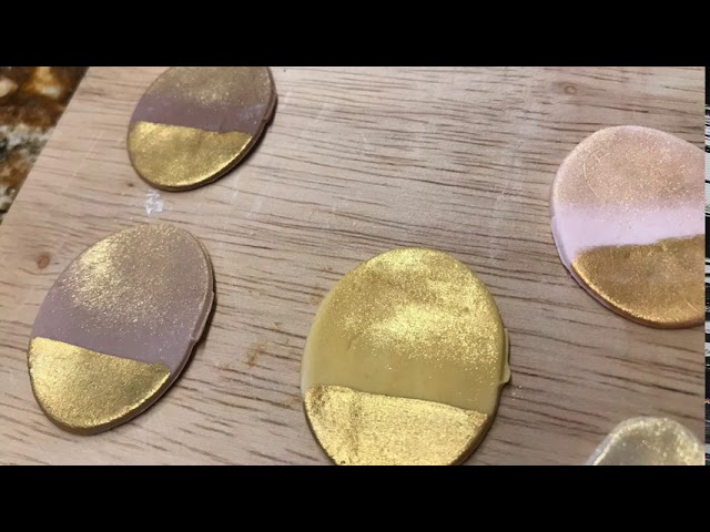 Edible Glitter Spray - How to use Royal Gold Decorating Glitter