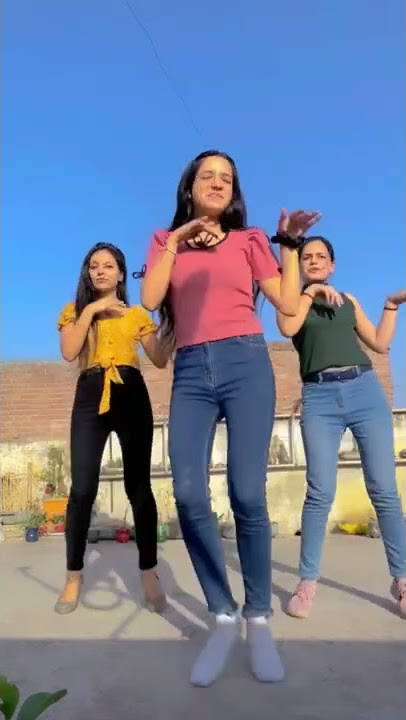 Koi Mil Gaya 💃❤️ | Sisters Goals | Family Love | Dance Together | Nandini Guleria #shorts