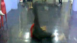 bboy android practising nutcrackers