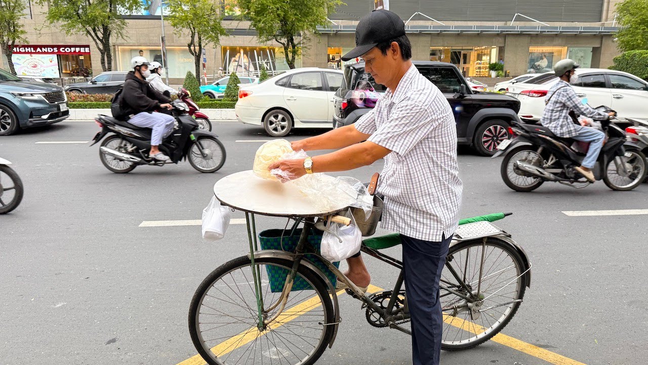 ổ bánh bò cắt được 110 miếng đều tăm tắp, ông chủ bỏ túi 1 triệu ngon ơ