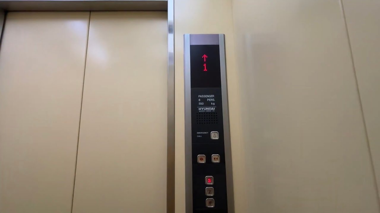 Small Hyundai Traction Elevator - Bobobox Alun Alun Bandung - West Java Bandung , Kepatihan