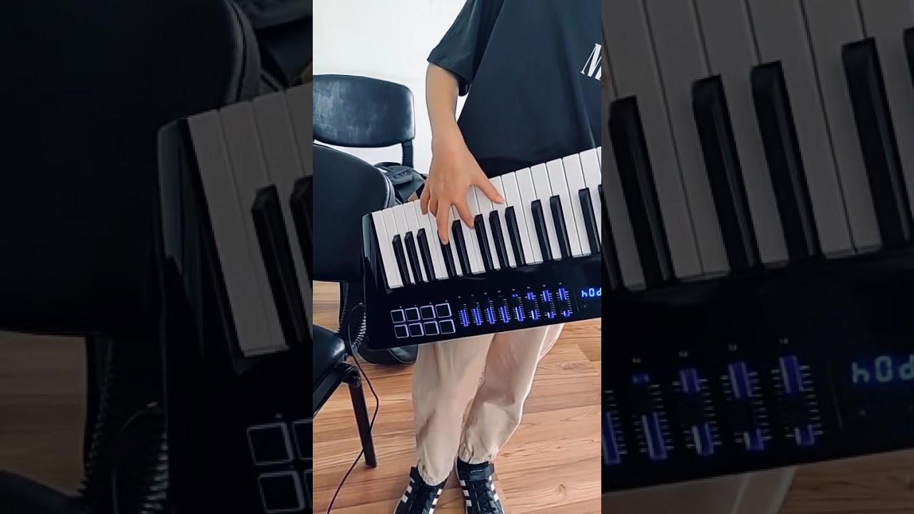 Playing Queen-Show Must Go On on Keytar