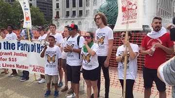 Texas delegates load up near protesters