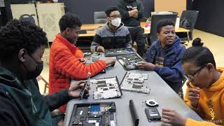 Sign up for coding and robotics classes this fall at the Renaissance Youth Center!