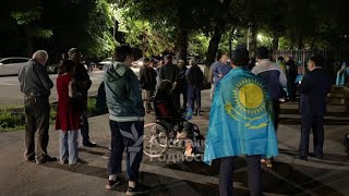 Түрменің алдына халық келіп жатыр! Полиция батыр жігітті босатты! Туды қорғаған азамат шықты!