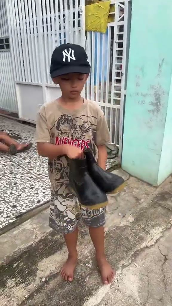 Vidio kocak dan gokil @nyaikembang1nyaikembang1 /sepatunya bau bangkai??