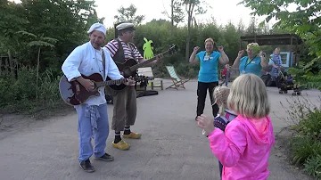 Jutter & Kok zingen lief klein konijntje heeft en vliegje op zijn neus