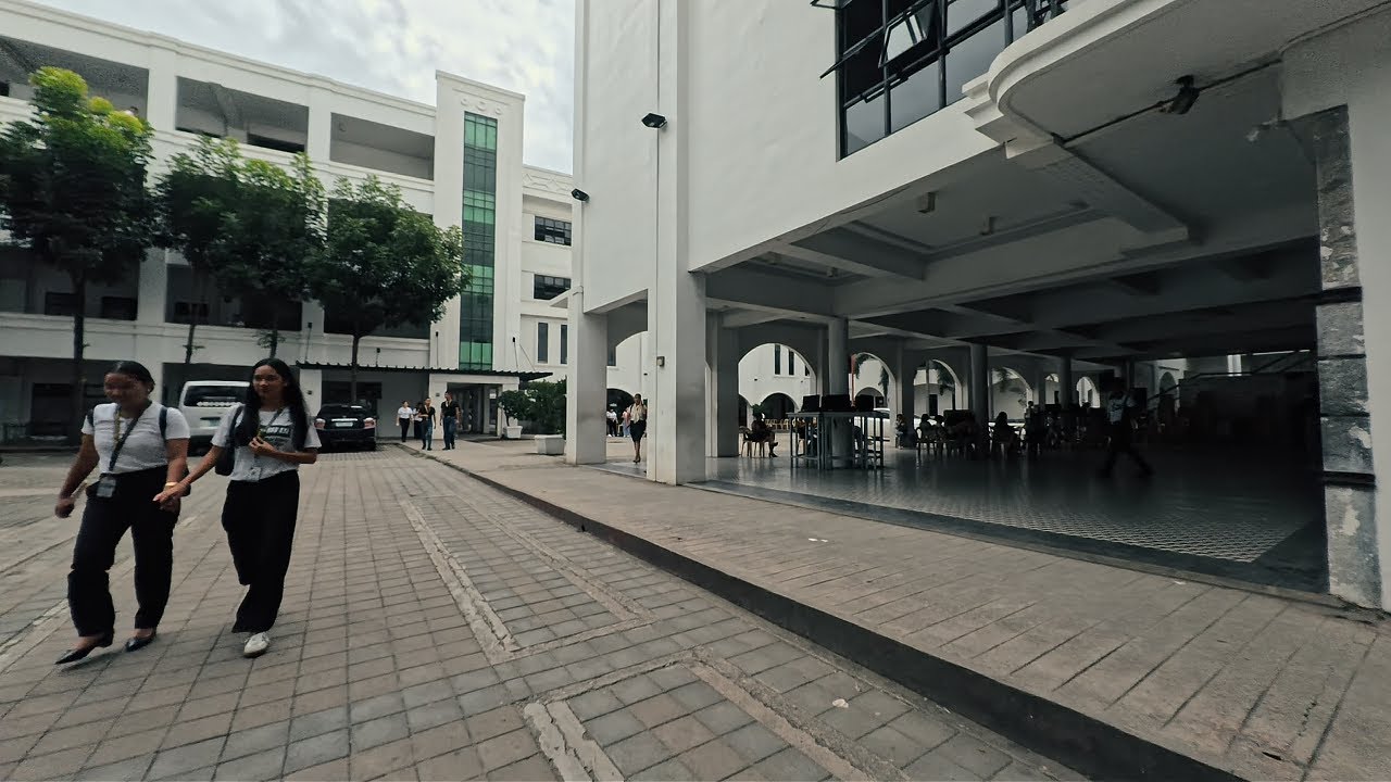 City Walk in Iloilo City Proper – Passing Through a Local University | Philippines 🇵🇭 (#5)