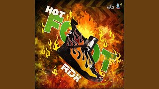 Смотреть клип Hot Foot