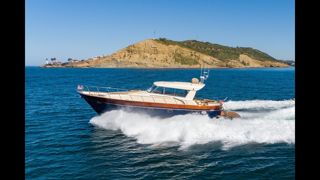 2005 / 2023 60' Apreamare Italian Luxury Motor Yacht Cruiser Powerboat Listed By: Ian Van Tuyl