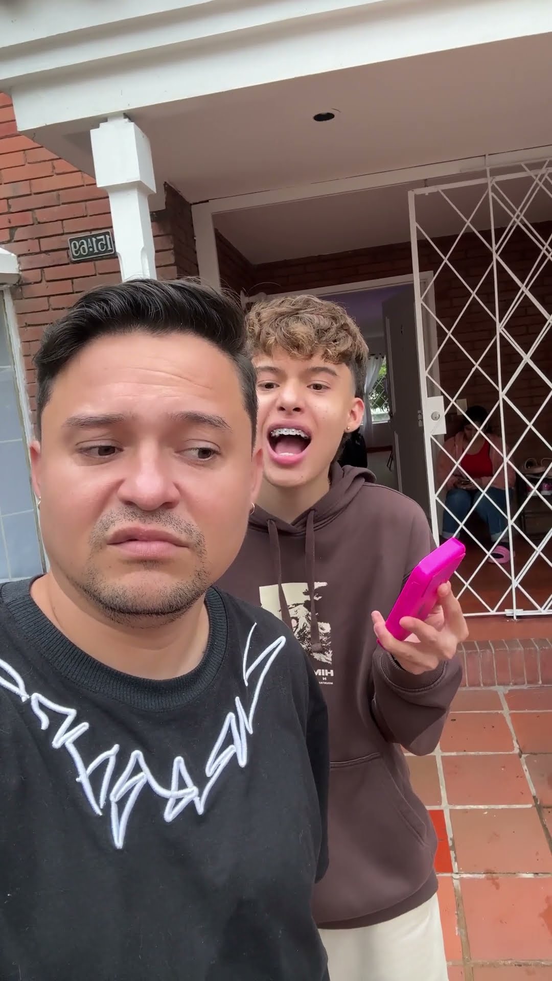 Neyfer me hace envidia que la mamá le va a regalar un iPhone #humor #greenscreen #comedy #comedia #