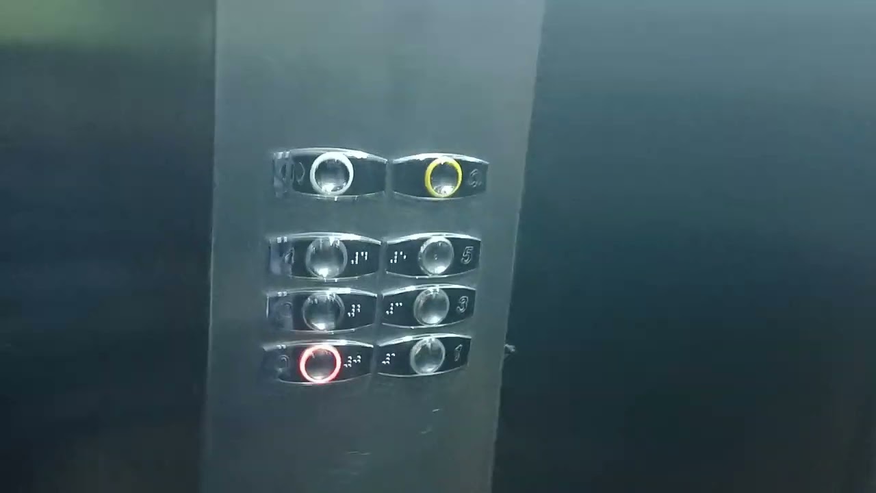 El otro ascensor del hotel exe sevilla macareba