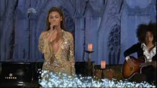 Vignette de la vidéo "Beyoncé - Ave Maria (Live at Christmas In Rockefeller Center)"