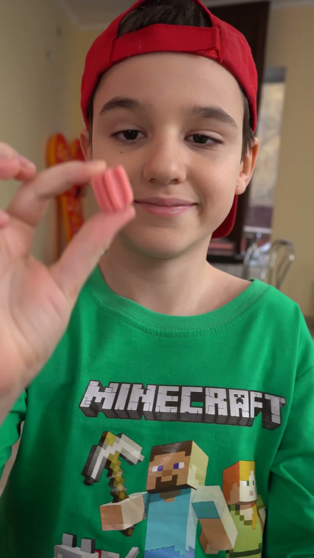 Look at my trick with candies