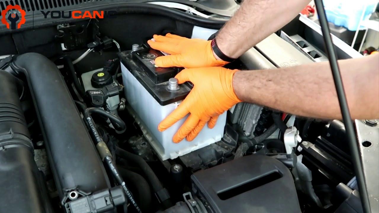 How to replace the car battery on a Volkswagen Polo - Car