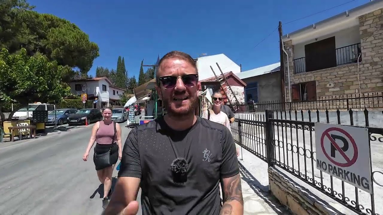 Мы посетили деревню Омодос на Кипре.