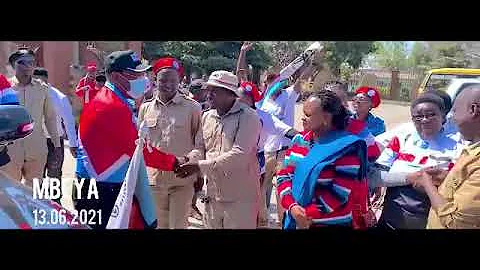 Chadema huko Mbeya haikomi tazama Mafuriko hayo na nyimbo za kinyakyusa.