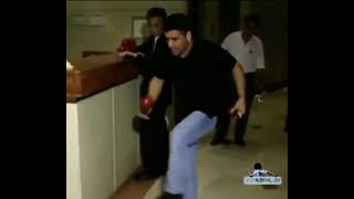 Maradona juggles an Apple!!