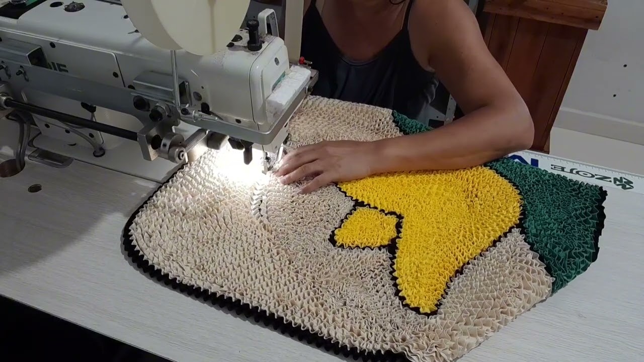 Terminando  um tapete  de desenho 