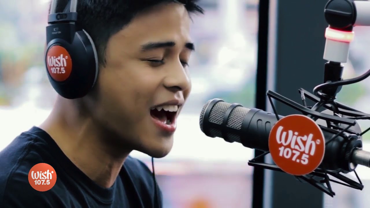 ⁣cover 'Iris' Goo Goo Dolls keren oleh Khalil Ramos LIVE on Wish 107 5 Bus