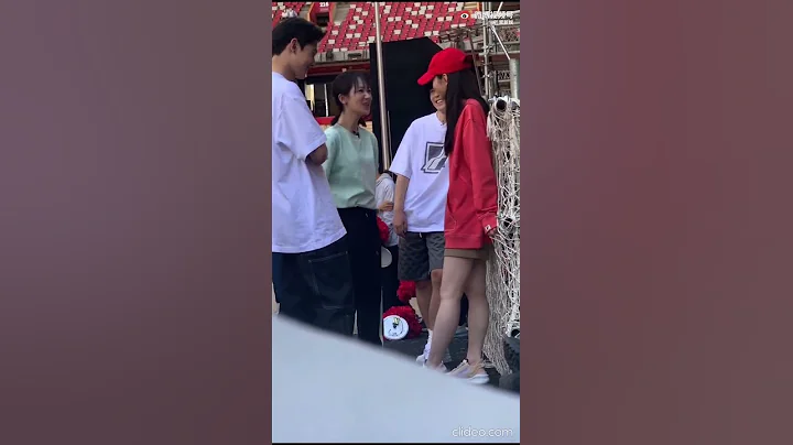 杨洋杨紫李现邓伦聚在一起聊天~ - 天天要闻