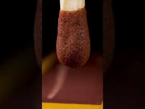 إشتعال عود ثقاب عن قرب روعه