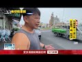 7旬婦「鬼切」迴轉車道！ 曳引車擦撞險遭輾