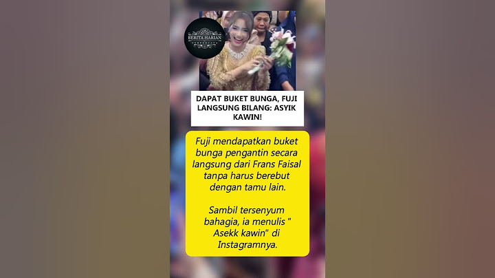 Momen Kocak! Fuji Dapat Buket Bunga dan Langsung Heboh