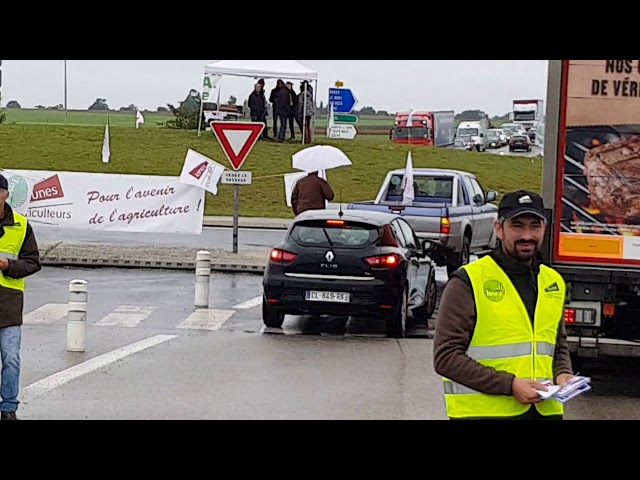 Barrage filtrant des agriculteurs à Argentan.