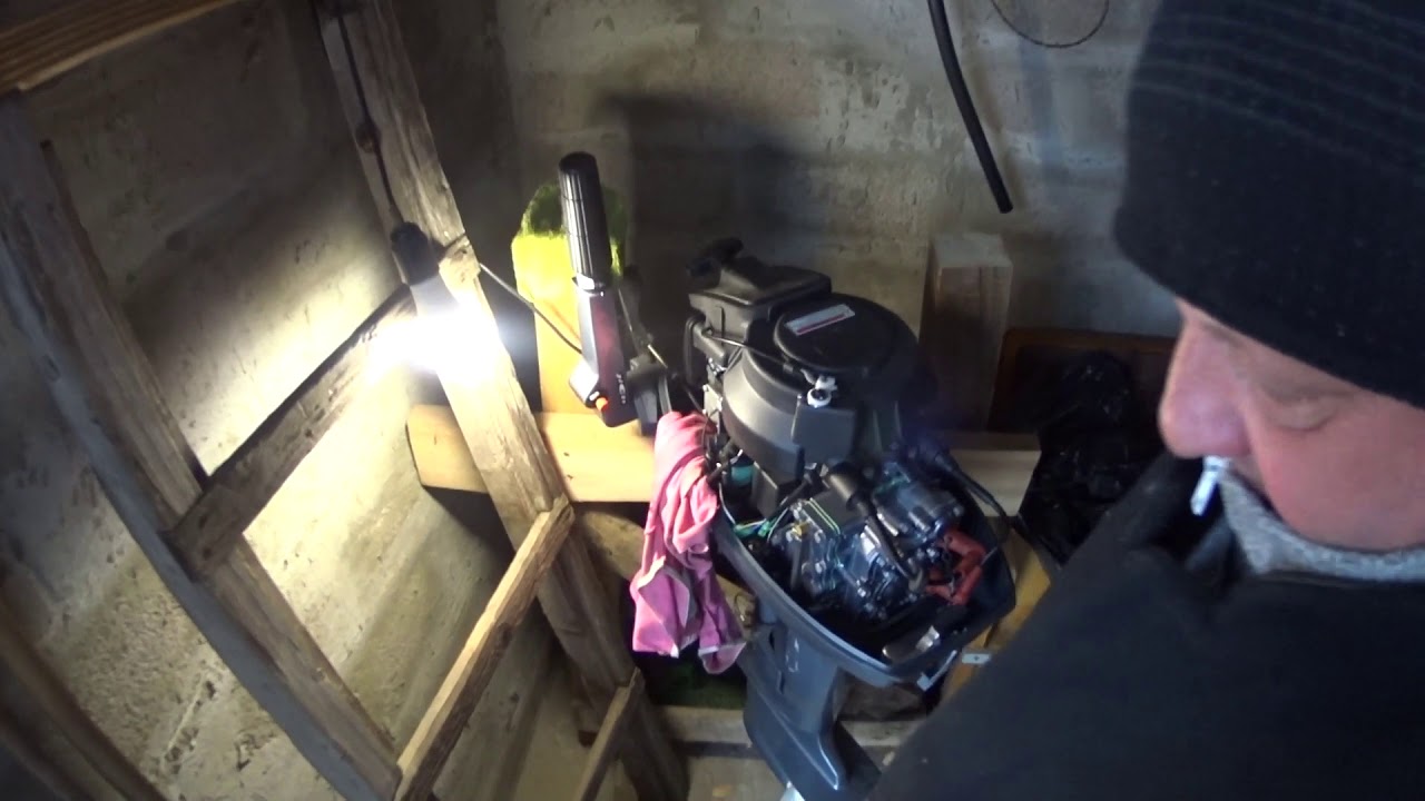 Сливаю бензин из карбюратора лодочного мотора Tarpon 9.9 OTH. vlog ...