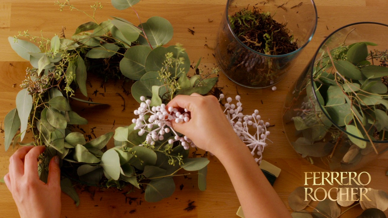 Festive Candle Wreath | FERRERO ROCHER®