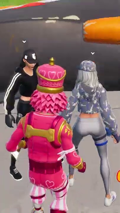 BEING SUS IN PARTY ROYAL! - YouTube