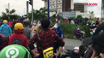 Người dân ùn ùn về quê bằng xe máy được vận động ở lại TPHCM