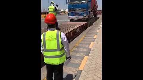 Towing and loading of Ro-Ro units on Flat Rack by FLS